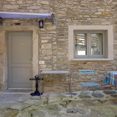 2 Bedroom In Albagnano Di Ferienhaus