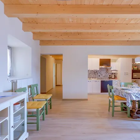 2 Bedroom In Albagnano Di Ferienhaus *