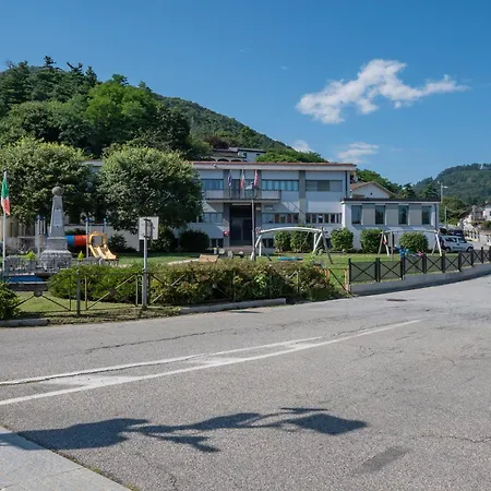 2 Bedroom In Albagnano Di Ferienhaus *